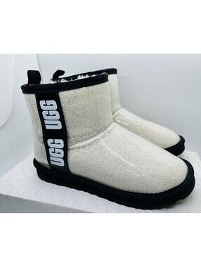 Ugg Classic Clear Mini Boot big kids teens size 4  natural black waterproof new